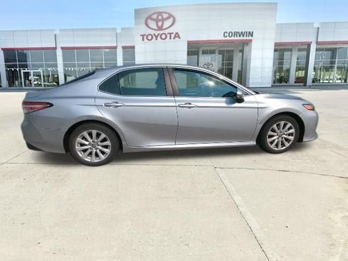Used 2018 Toyota Camry LE FWD image 9