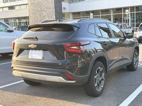 Used 2024 Chevrolet Trax LT FWD image 4