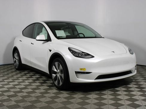Used 2021 Tesla Model Y Long Range image 24
