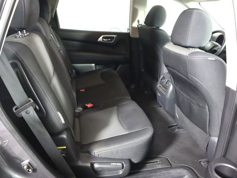 Used 2019 Nissan Pathfinder S image 27