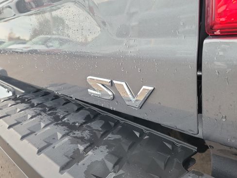 Used 2023 Nissan Titan SV image 9