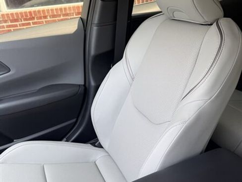 Used 2024 Toyota Prius XLE FWD image 24