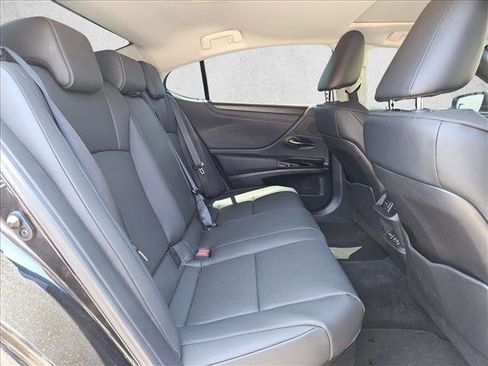 Used 2025 Lexus ES 300h w/ Premium Package FWD image 21