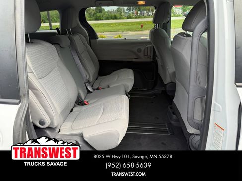 Used 2021 Toyota Sienna LE AWD/4WD image 9