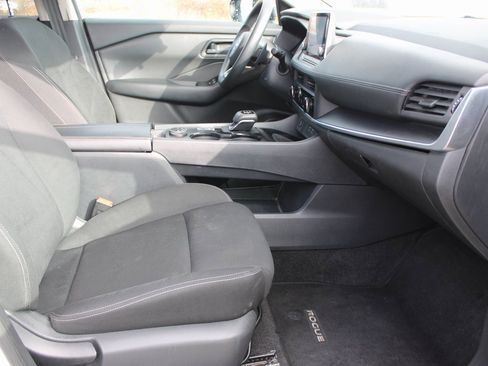 Used 2024 Nissan Rogue S image 17