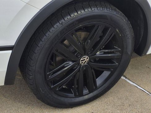 Used 2022 Volkswagen Tiguan SE R-Line image 7