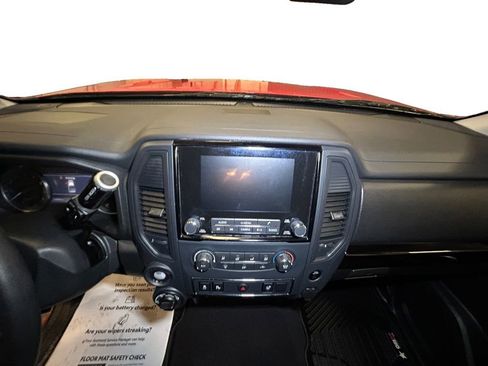 Used 2024 Nissan Titan SV image 9