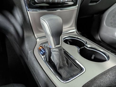 Used 2019 Jeep Grand Cherokee Altitude image 37