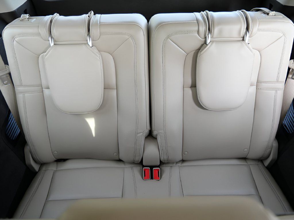 Used 2021 Lincoln Aviator Grand Touring AWD/4WD image 16