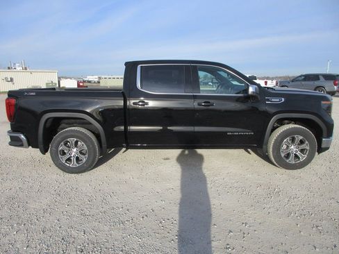 New 2026 GMC Sierra 1500 SLE AWD/4WD image 3