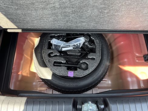 Used 2025 Hyundai Venue SE FWD image 12