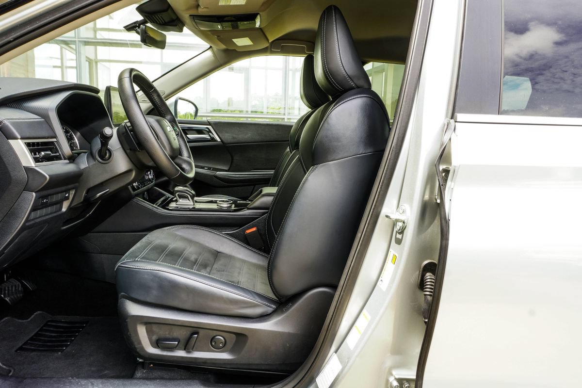Used 2025 Mitsubishi Outlander SE AWD/4WD image 40