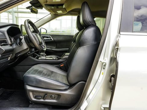 Used 2025 Mitsubishi Outlander SE AWD/4WD image 40