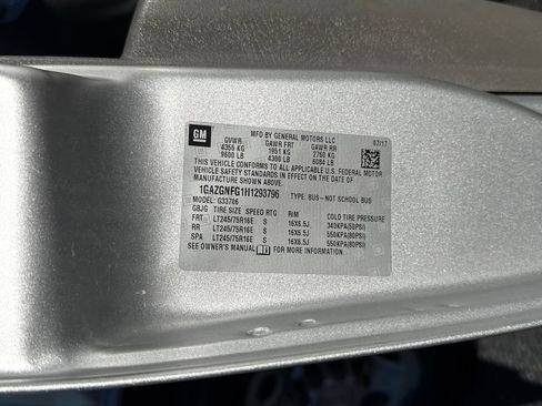 Used 2017 Chevrolet Express 3500 LS RWD image 28