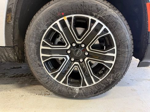 New 2026 Jeep Grand Wagoneer L 4WD w/ Premium Group I image 13