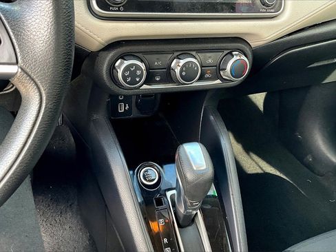 Used 2021 Nissan Versa SV image 29