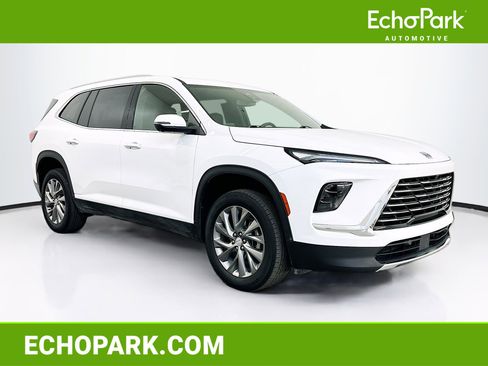 Used 2025 Buick Enclave Preferred image 1