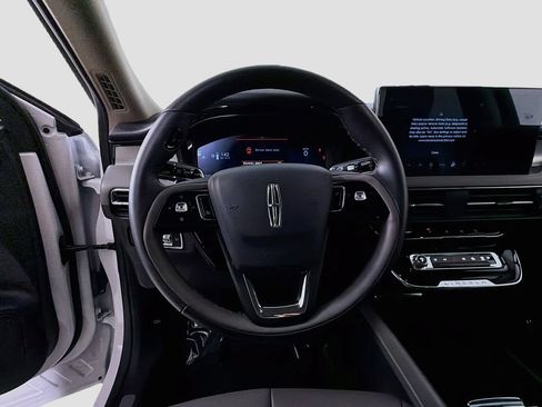 Certified 2025 Lincoln Corsair FWD image 11
