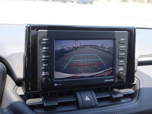 Used 2021 Toyota RAV4 LE FWD image 15