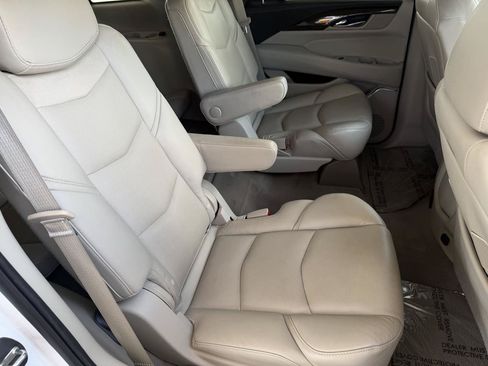 Used 2018 Cadillac Escalade Luxury RWD image 20
