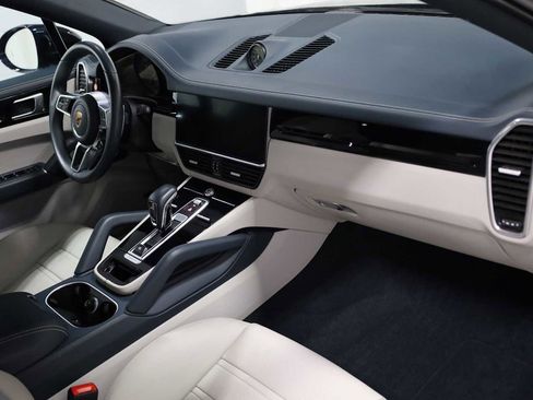 Certified 2023 Porsche Cayenne Coupe image 6