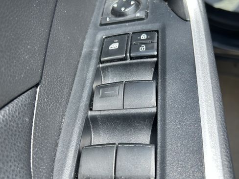 Used 2021 Toyota RAV4 XLE w/ Convenience Package AWD/4WD image 16