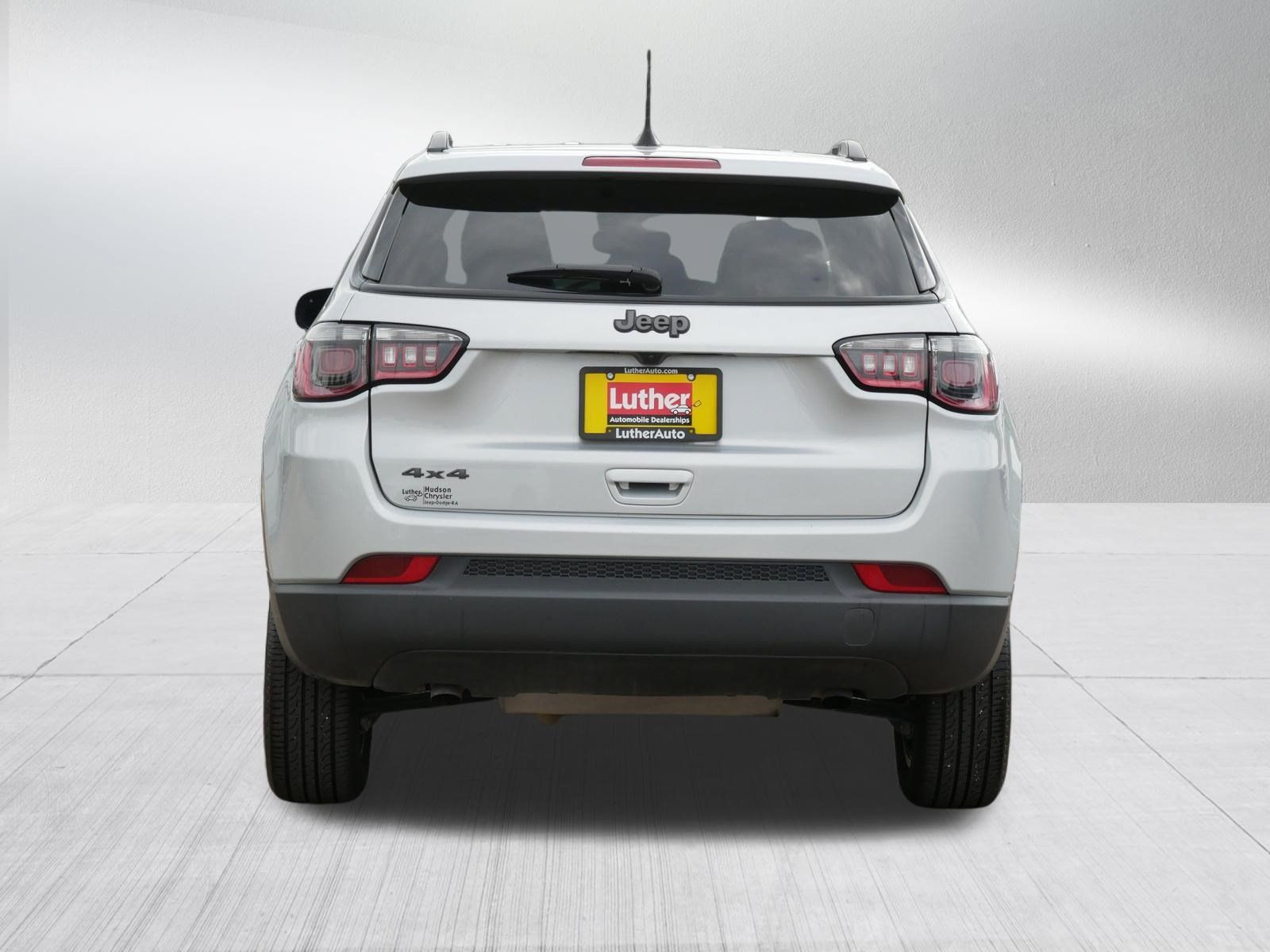 Used 2025 Jeep Compass Latitude w/ Convenience Group AWD/4WD image 6