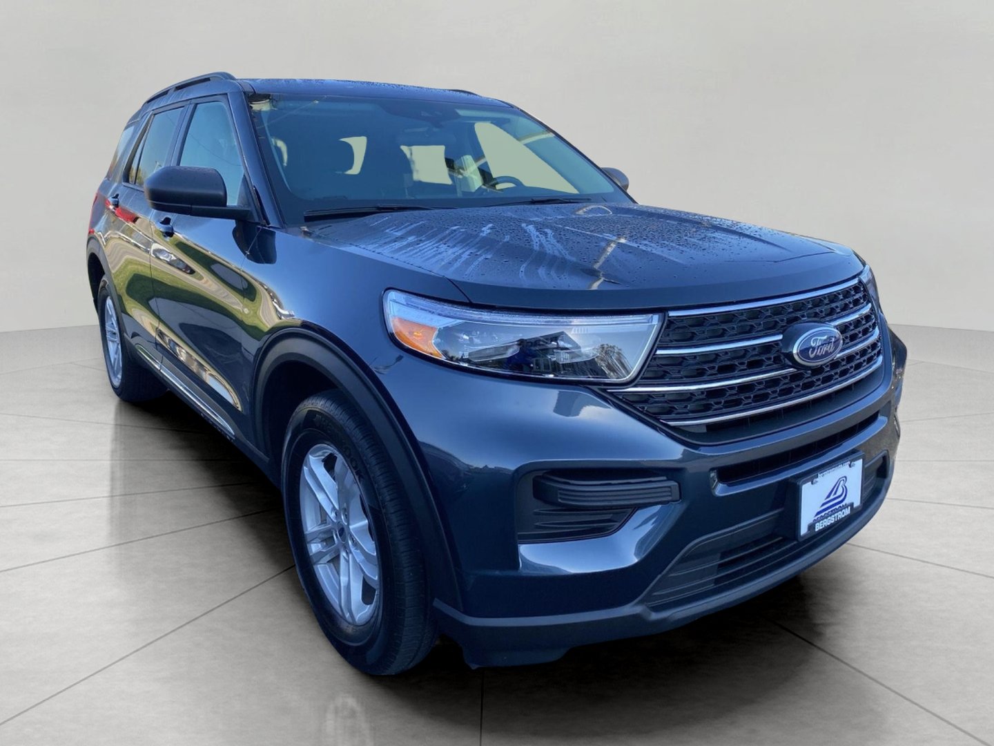 Certified 2024 Ford Explorer XLT w/ Class IV Trailer Tow Package AWD/4WD image 1
