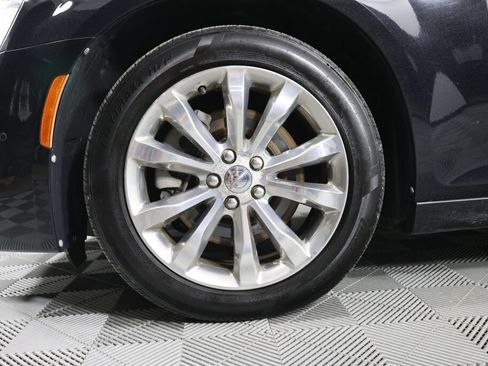 Used 2015 Chrysler 300 C Platinum w/ Harman/Kardon Audio Group AWD/4WD image 9