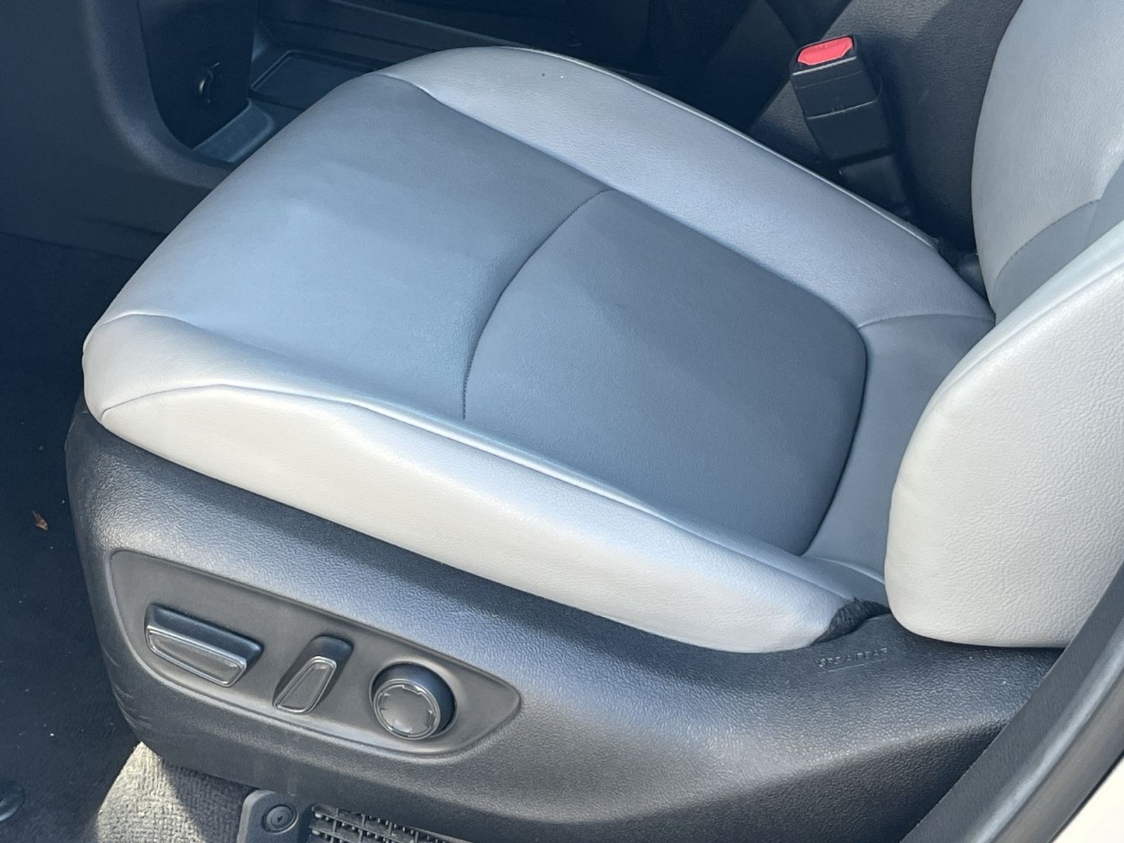 Used 2025 Toyota Sienna XLE FWD image 15