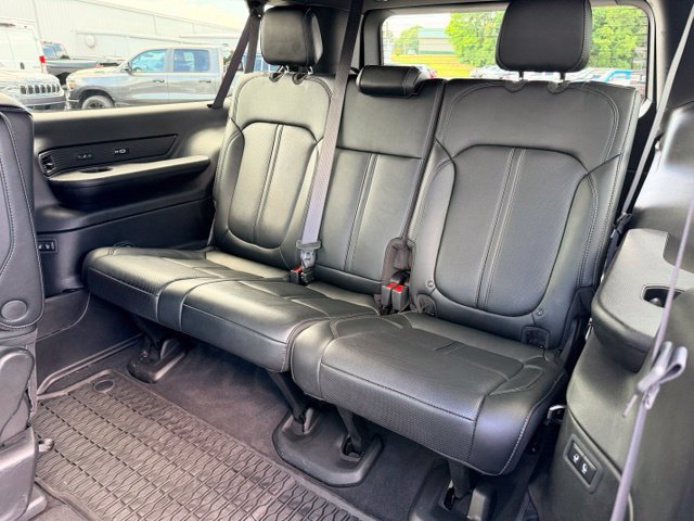 Used 2025 Jeep Wagoneer L Series III AWD/4WD image 21