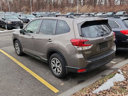 Used 2023 Subaru Forester Premium image 4