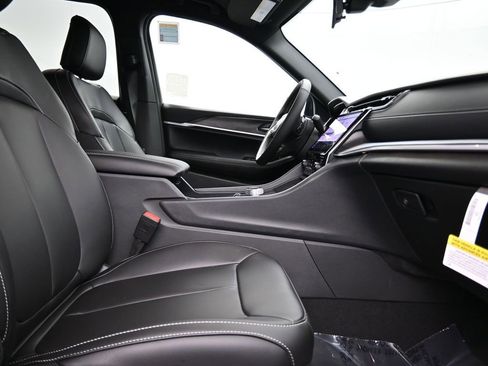 New 2025 Jeep Grand Cherokee L Limited w/ Black Appearance Package image 18