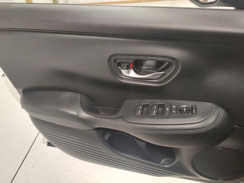 Used 2024 Honda HR-V LX image 9