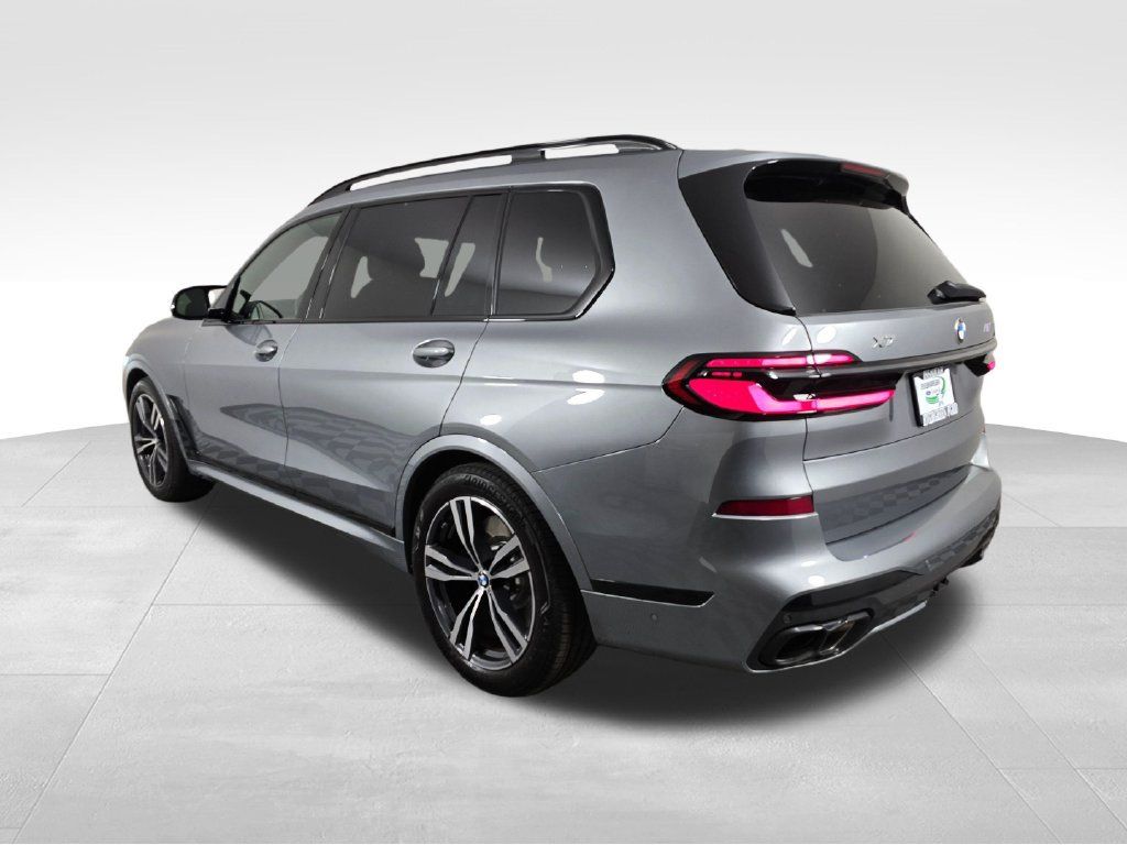 Used 2025 BMW X7 M60i AWD/4WD image 5