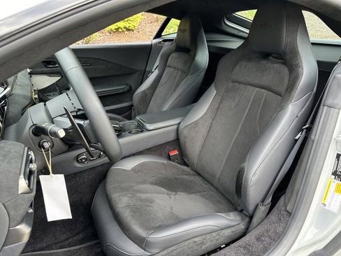 Used 2025 Aston Martin V8 Vantage Coupe image 12