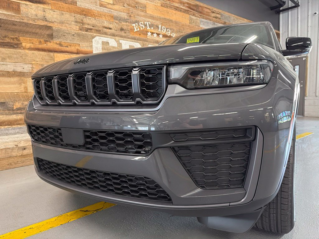 New 2026 Jeep Grand Cherokee Altitude AWD/4WD image 8