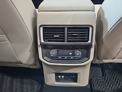 New 2026 Volkswagen Atlas SE FWD image 18