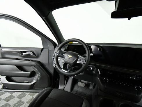 New 2025 Chevrolet Suburban LS image 19