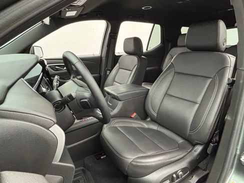 Used 2023 Chevrolet Traverse LT w/ LPO, Floor Liner Package FWD image 18