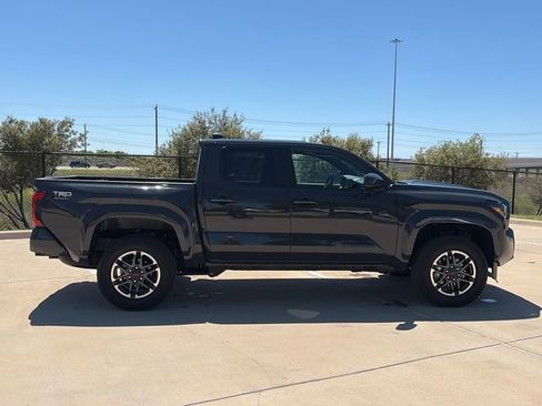 Used 2025 Toyota Tacoma TRD Sport image 10