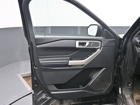 Used 2020 Ford Explorer XLT w/ Equipment Group 202A AWD/4WD image 18