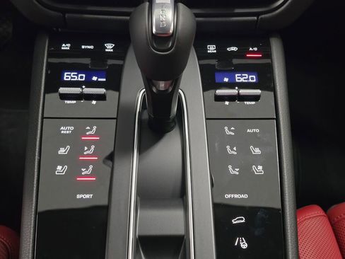 New 2026 Porsche Macan image 17