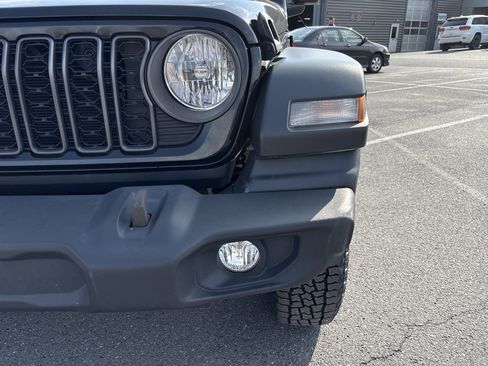 Used 2024 Jeep Wrangler Unlimited Sport AWD/4WD image 14