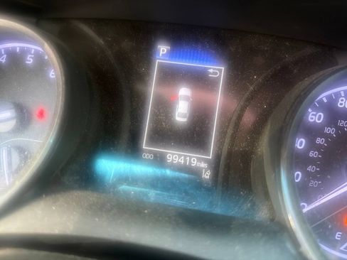 Used 2021 Toyota Camry SE FWD image 6
