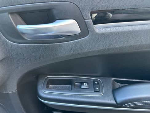 Used 2018 Chrysler 300 S RWD image 20