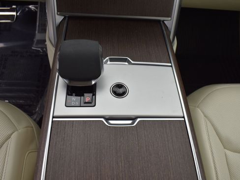 Used 2024 Land Rover Range Rover SE image 10