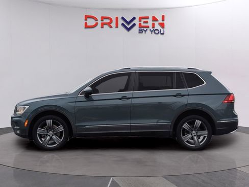 Used 2020 Volkswagen Tiguan SEL image 2