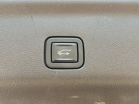 Used 2021 GMC Yukon Denali w/ Denali Premium Package image 7