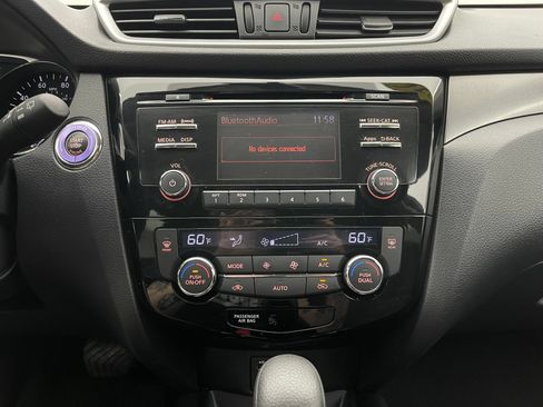 Used 2016 Nissan Rogue SV AWD/4WD image 22